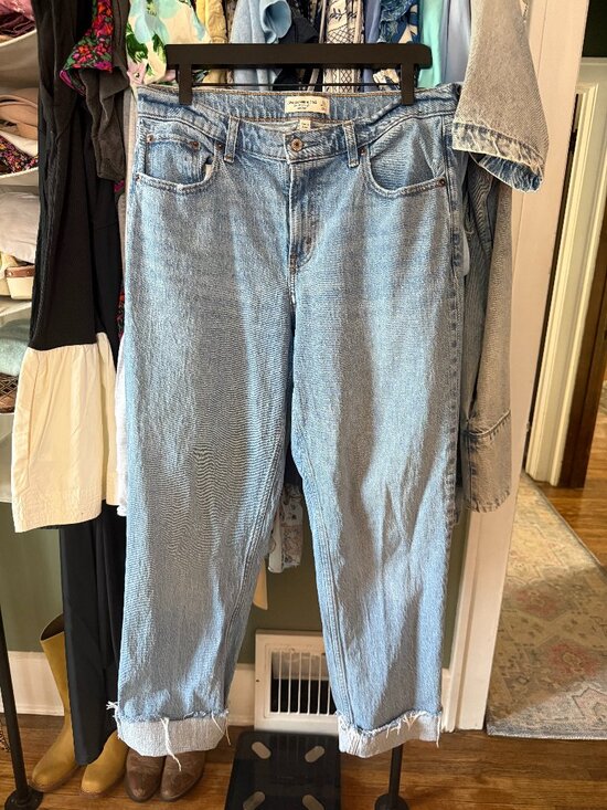 Abercrombie & Fitch Denim - Abercrombie Curve Love 90's Straight Leg Jeans - Size 31